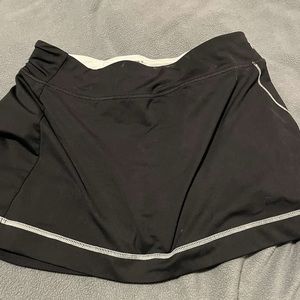 Flip skirt with built-in, short size women’s medium